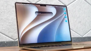 Apple OLED Ekranlı ve Dokunmatik MacBook PRO için Testlere Başladı