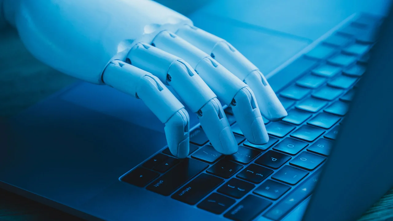 Intel Raporu: İş Yerinde Robotlar Kritik Eşiği Aşmak Üzere