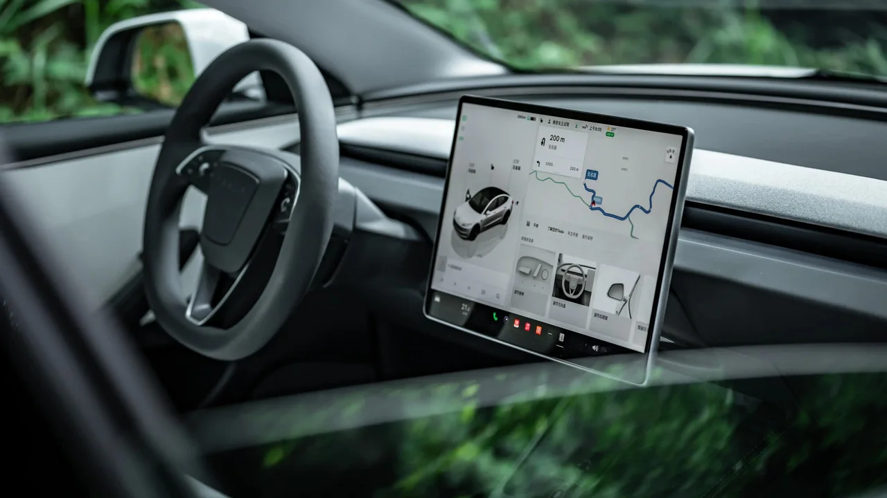 Tesla Tam Otonom Sürüş Sistemindeki İki Kritik Sorunu Çözmeye Hazırlanıyor